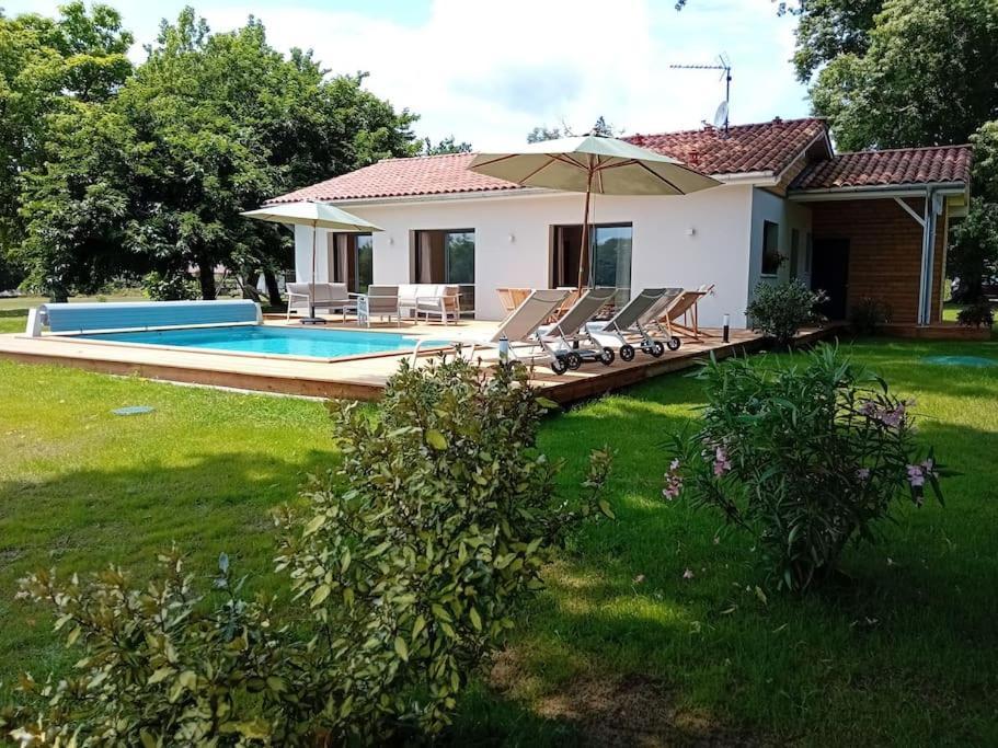 Maison Neuve Avec Piscine Chauffee, 4 Kms De Contis Plage サン・ジュリアン・アン・ボルヌ エクステリア 写真